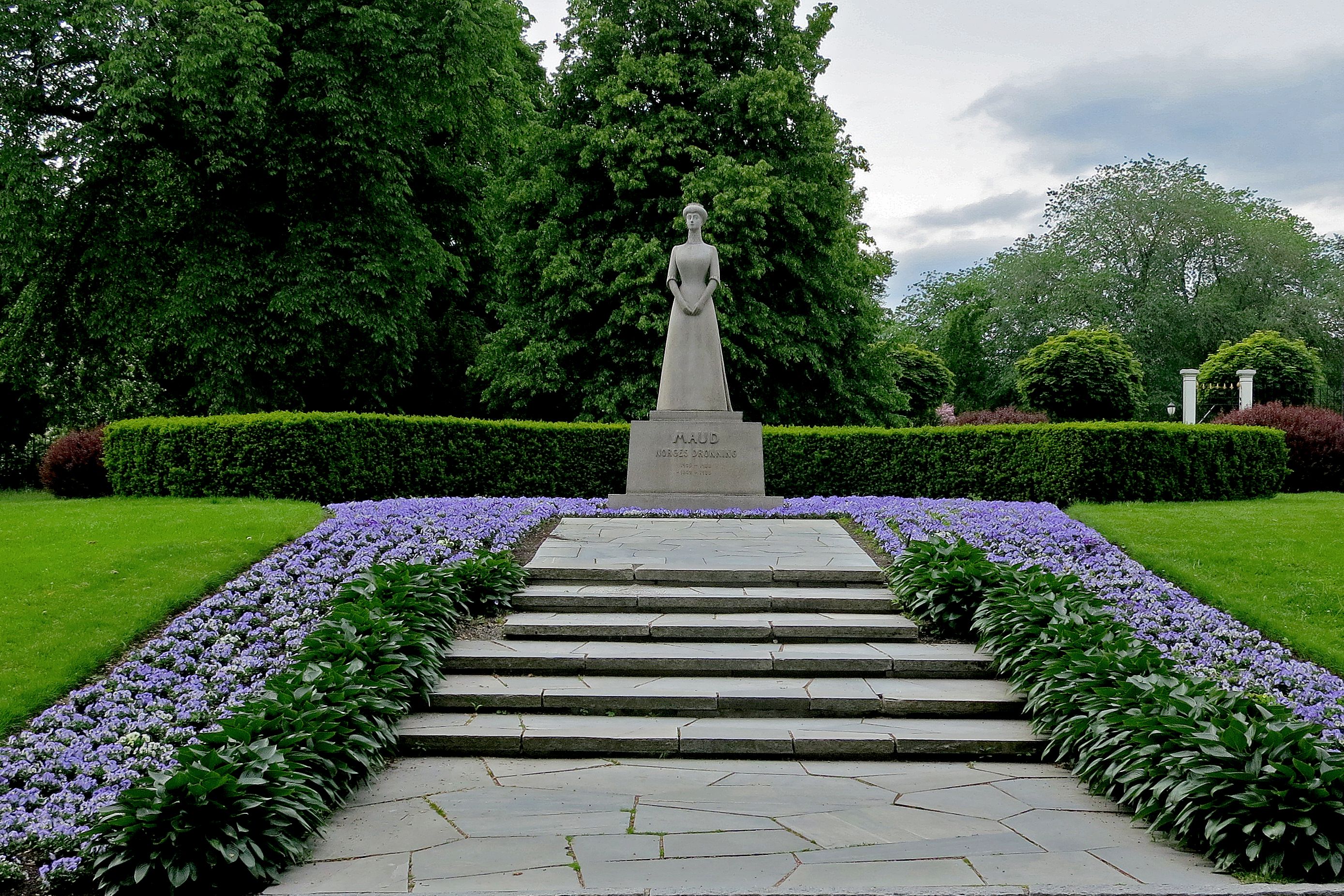 statue av dronning maud