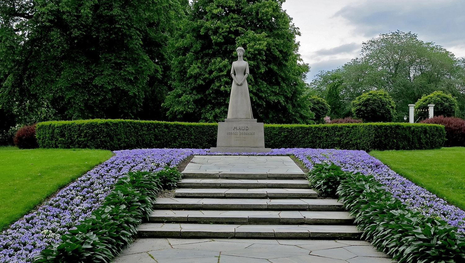 statue av dronning maud