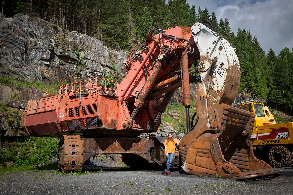 Karianne ved OKmaskinen web__Morten Reiten Norsk Vegmuseum
