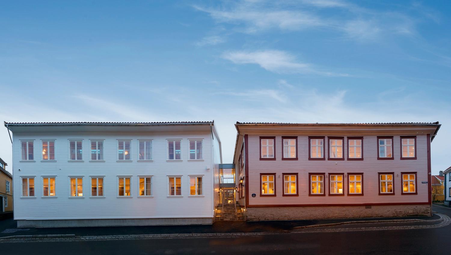 Grand Hotell Egersund consists of a range connected houses