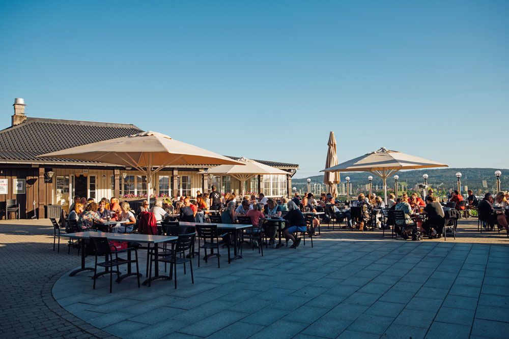 the outdoor area at Brekkeparken Café in Skien