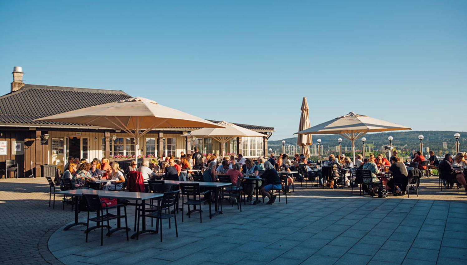 the outdoor area at Brekkeparken Café in Skien