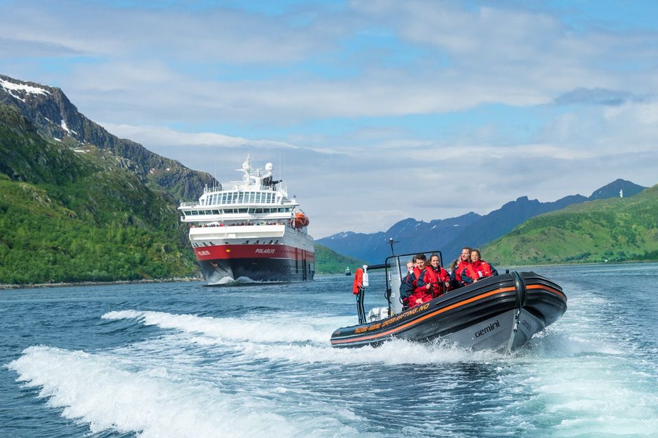 High_tempo_and_beautiful_weather_on_RIB_safari_HGR_122437_Photo_Rune_Kongsro - Ida Øyen