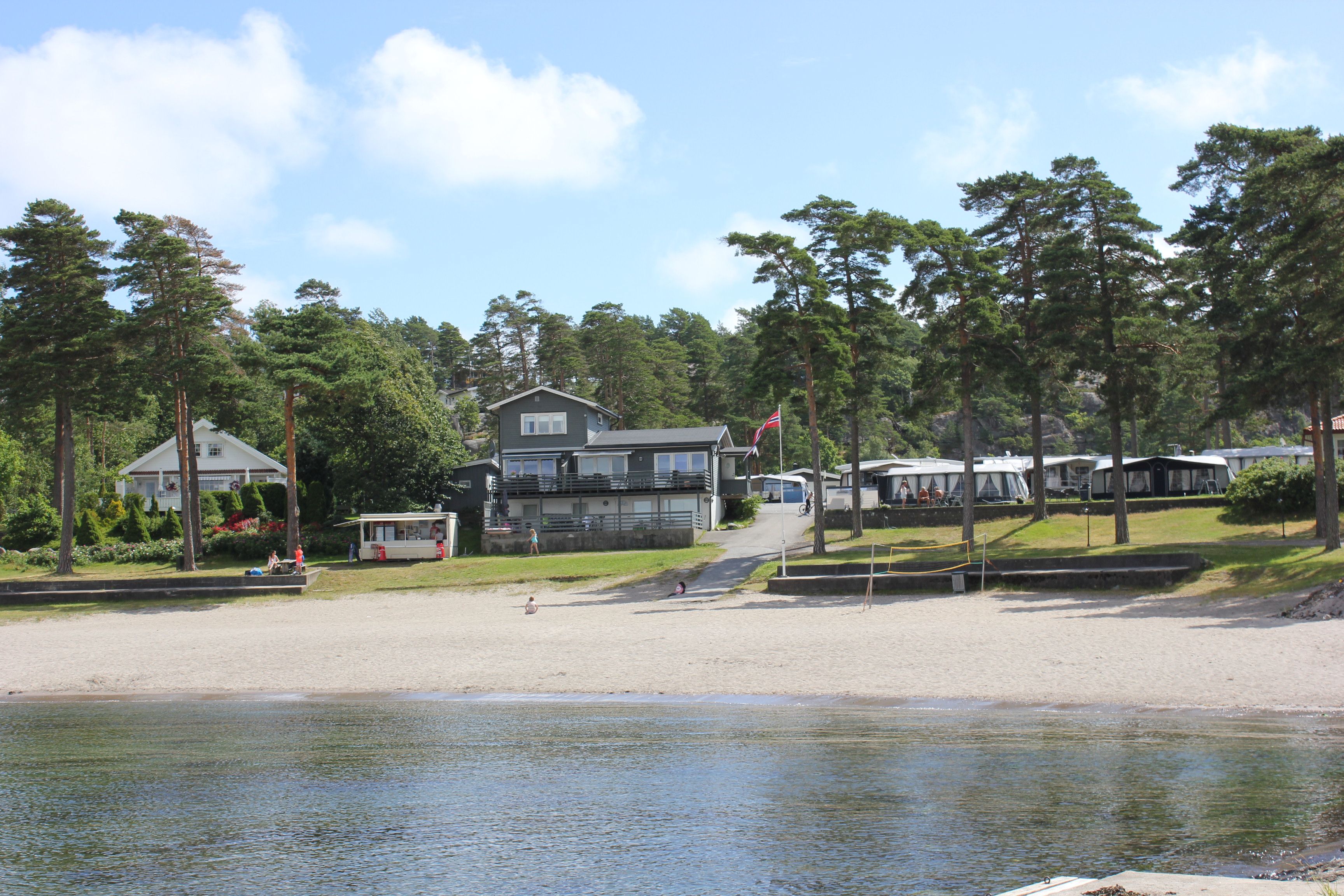 Cottage by the beach and water