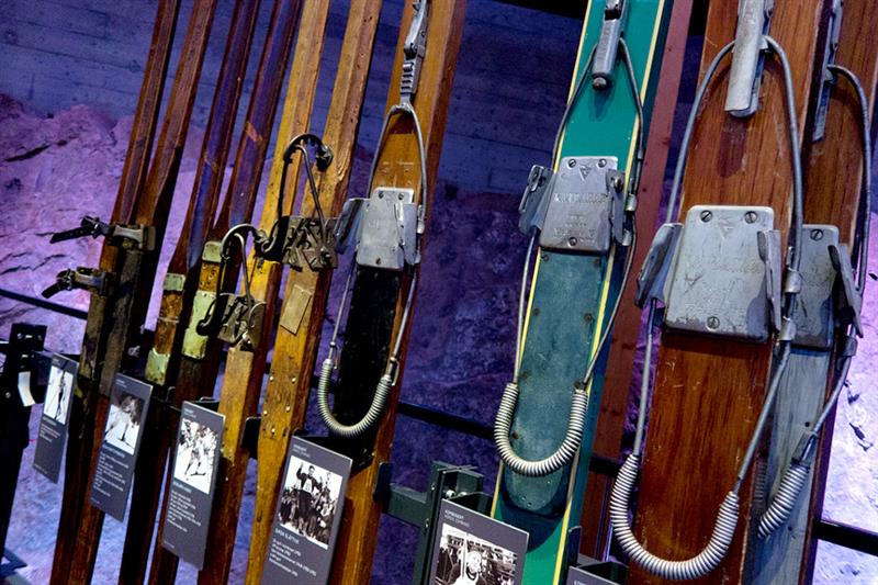 Diverse ski fra tidligere tider.