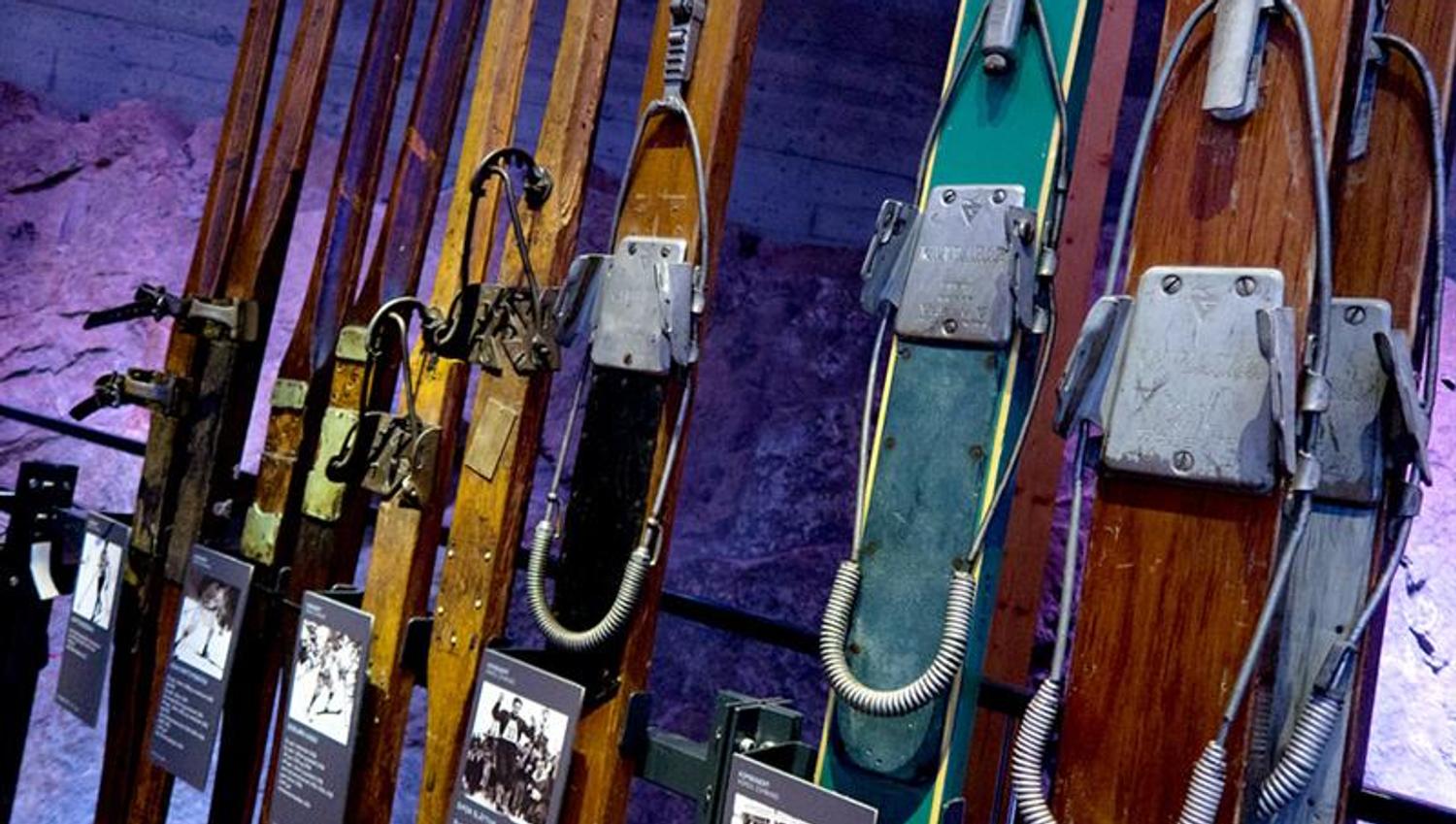 Diverse ski fra tidligere tider.