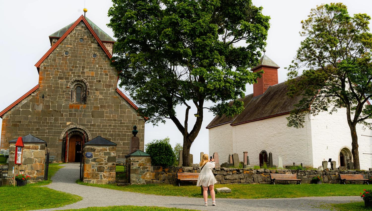 Søsterkirkene på Granavollen på Hadeland.
Nikolaikirken og Mariakirken