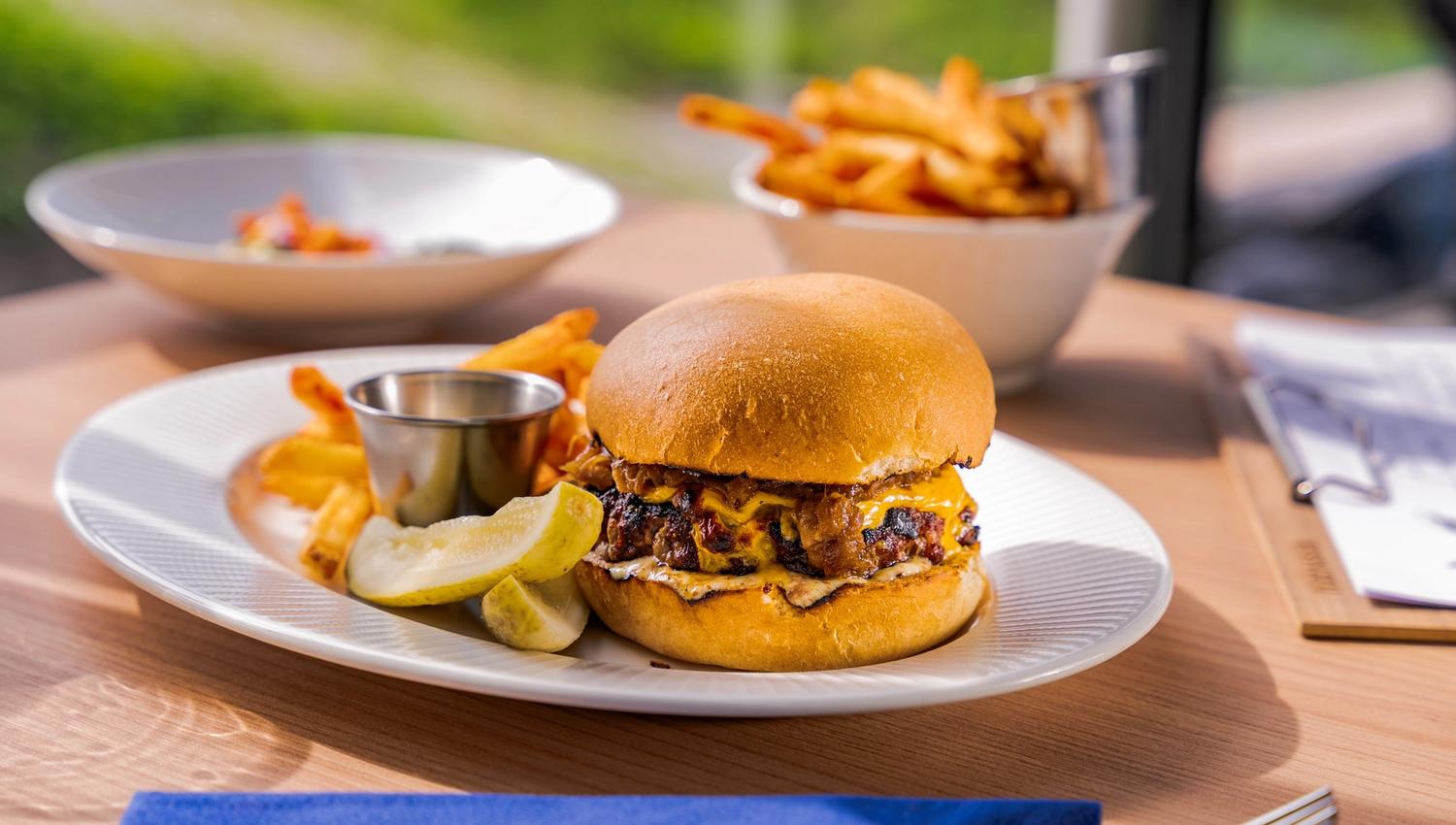 Detalj av cheeseburger