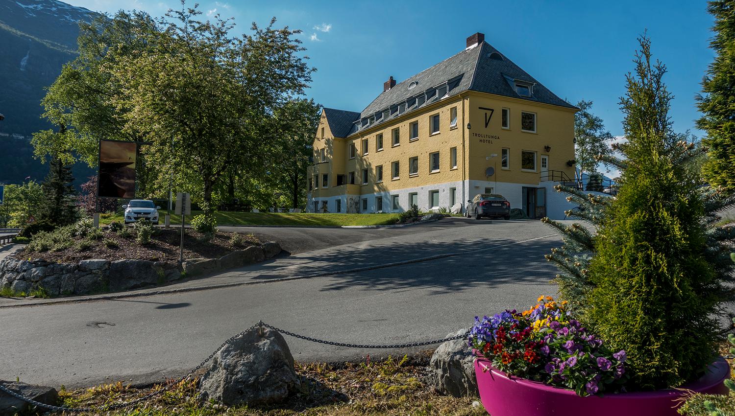 Velkomen til Trolltunga Hotel – eit sjarmerande hotell i hjartet av Hardanger.