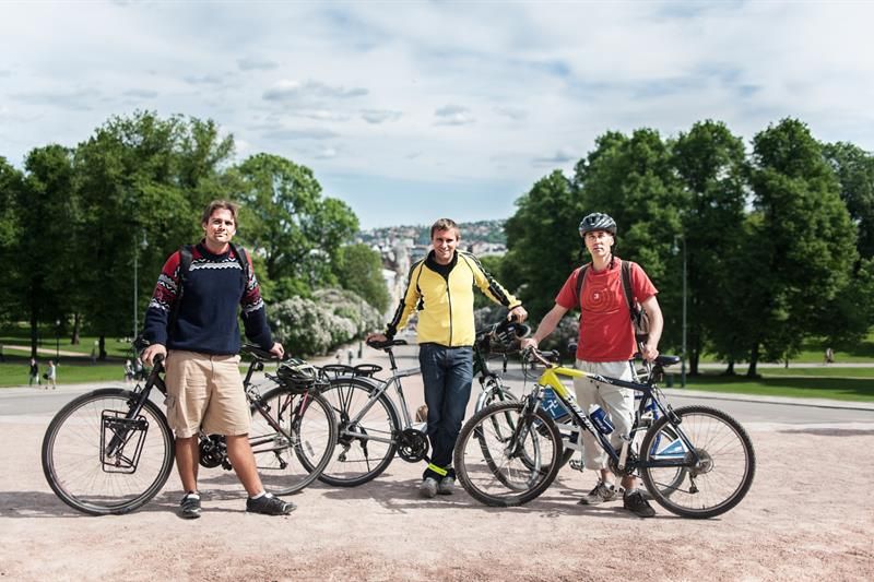 Bike tour by the Royal Palace.