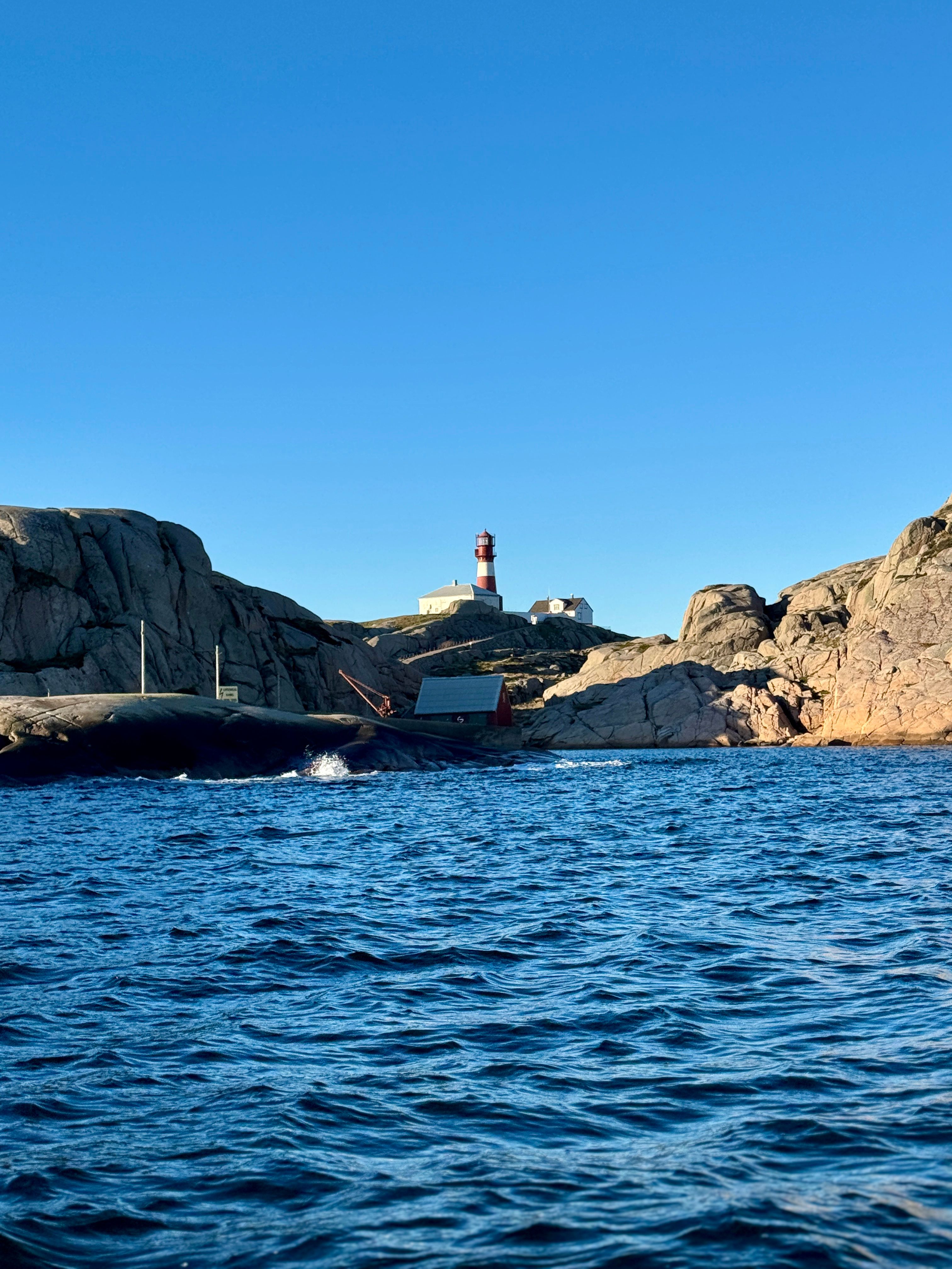Ryvingen fyr, sett fra sjøen