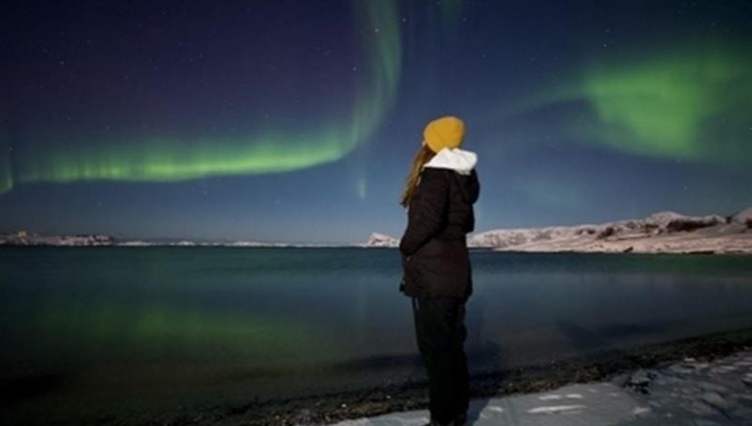 En gjest som ser på nordlyset