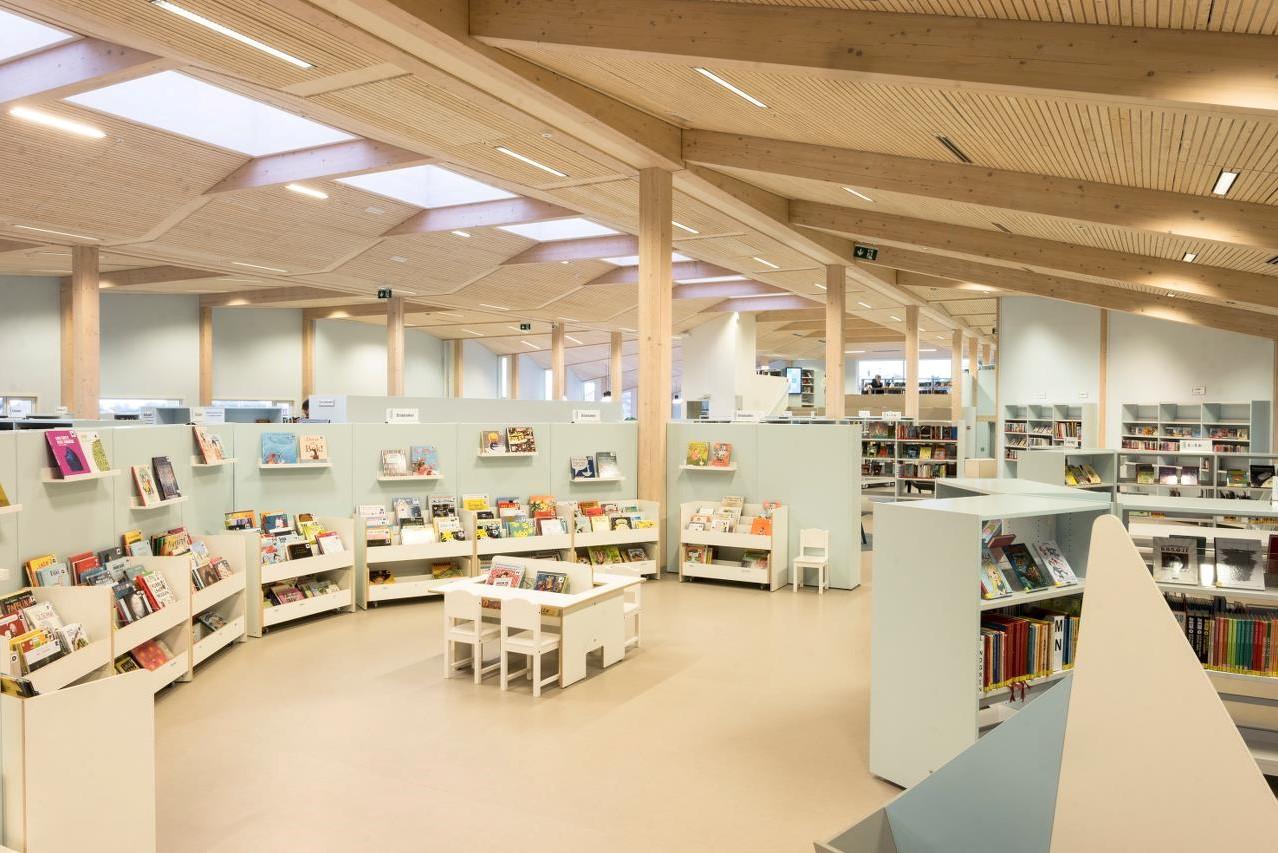Biblioteket innvendig