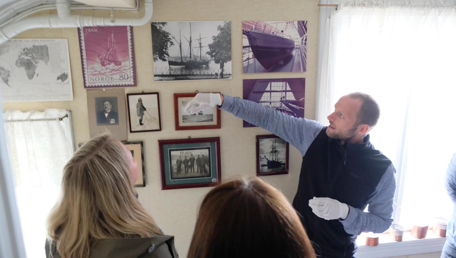 Roald Amundsens hjem Guiding inne