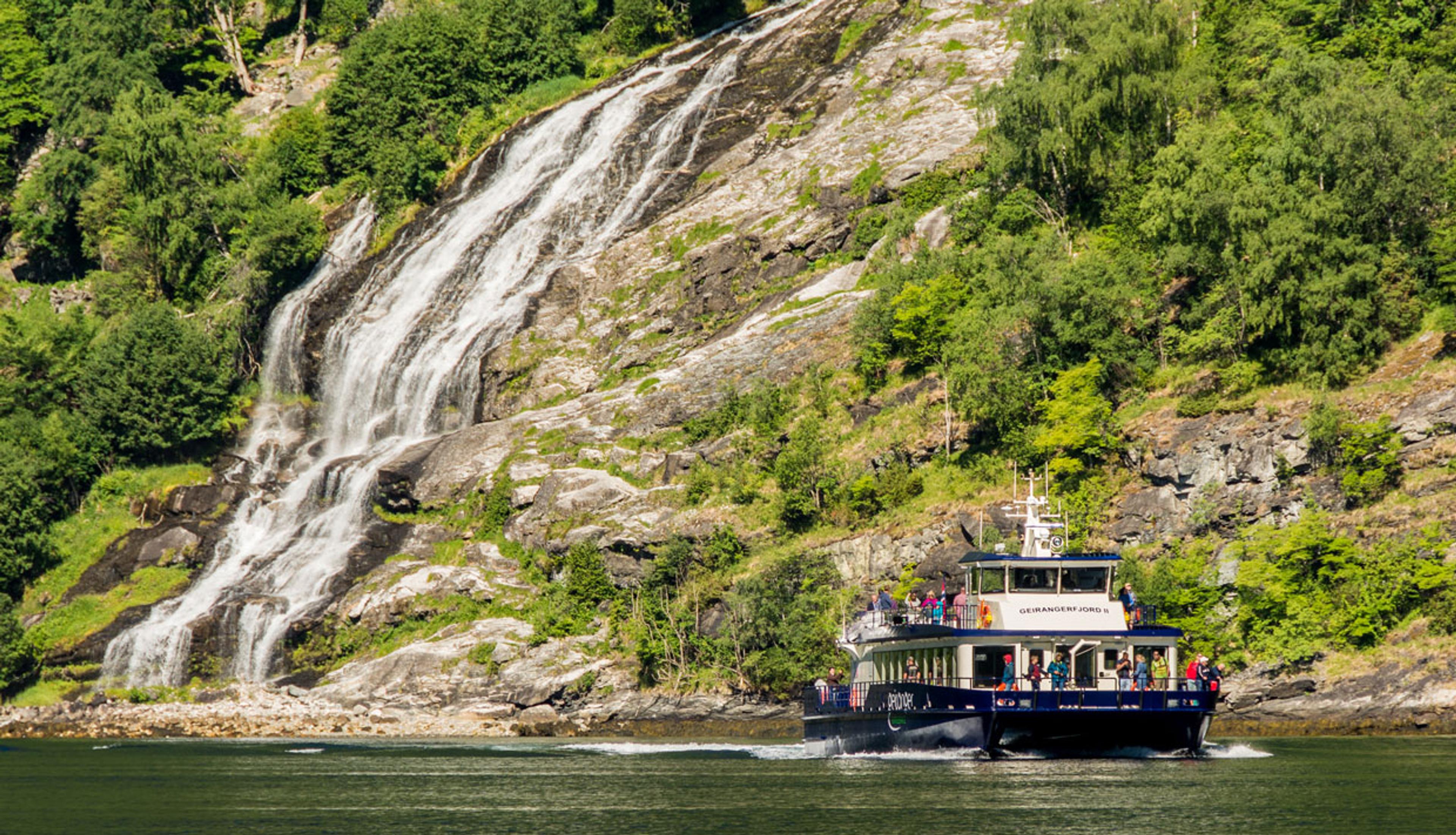 Fjord cruise Ålesund - Geiranger - Ålesund (round trip)