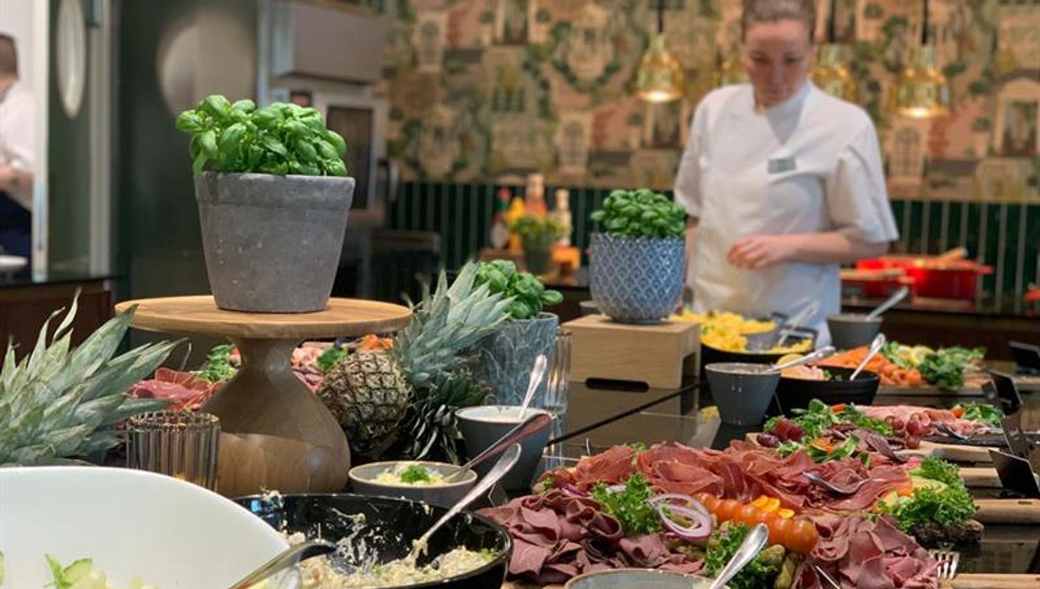 breakfast buffet at Thon Hotel Høyers