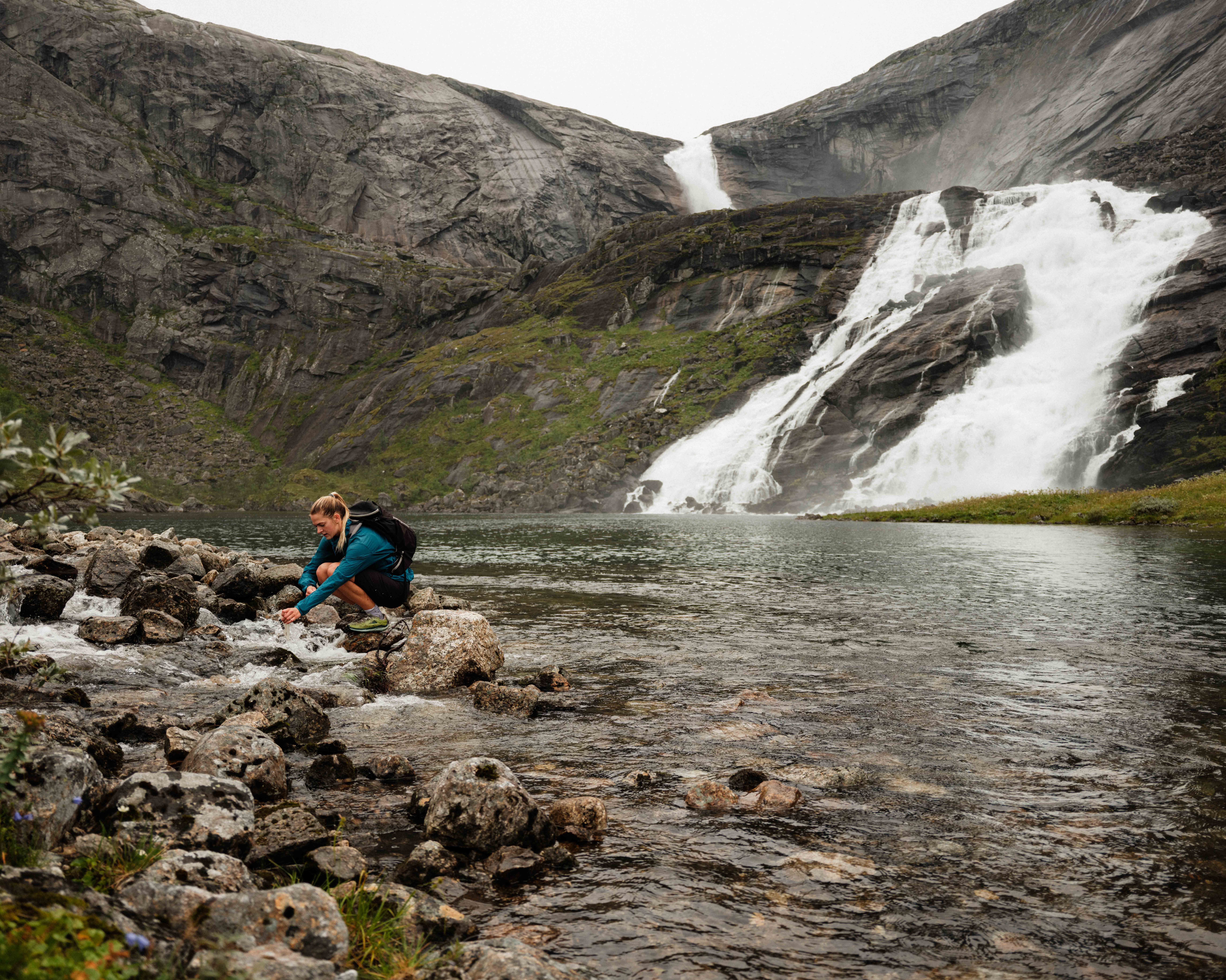 Reint fjellvatn frå elva i Husedalen – ei forfriskande pause på turen.