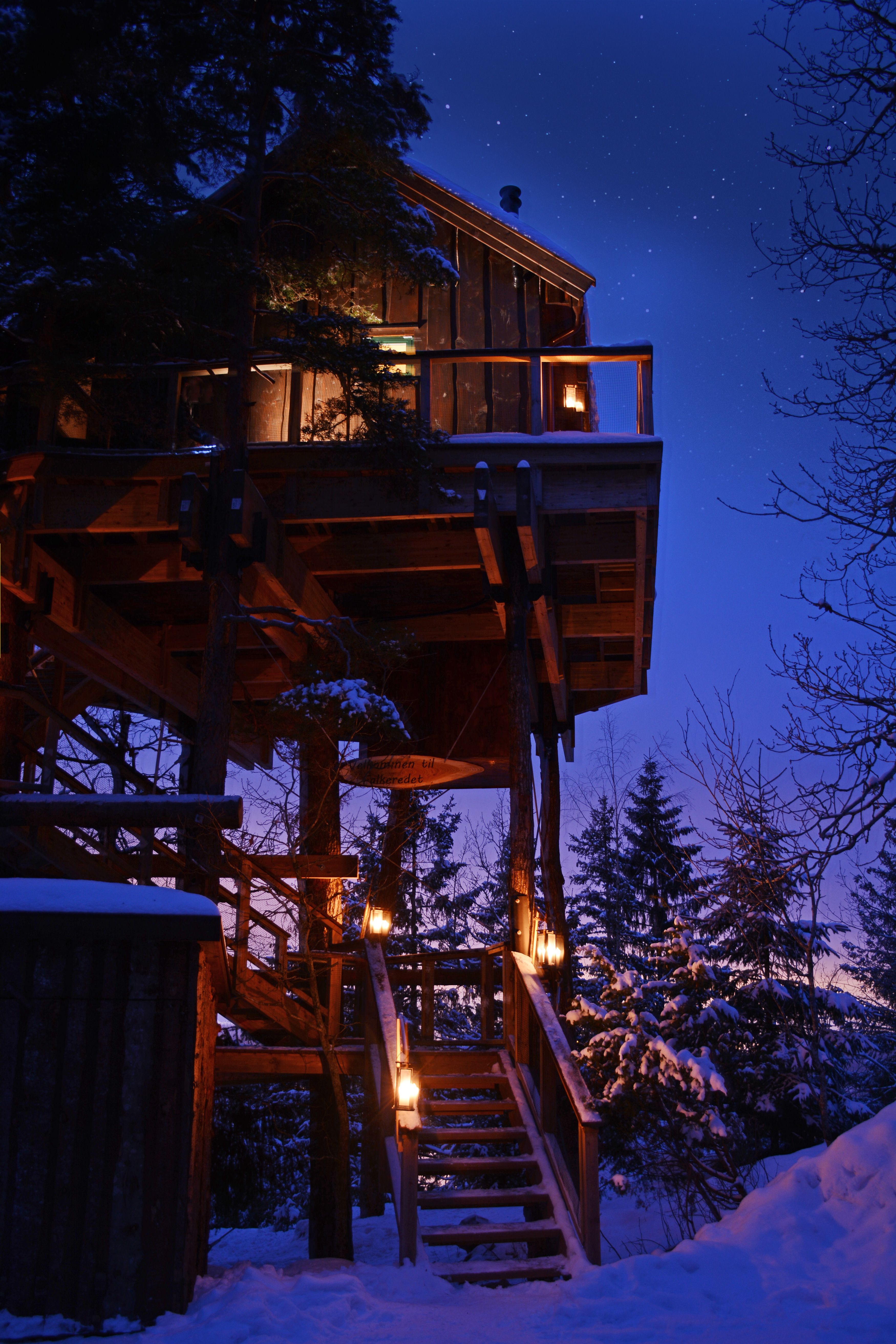 Fasade nedenfra på vinteren