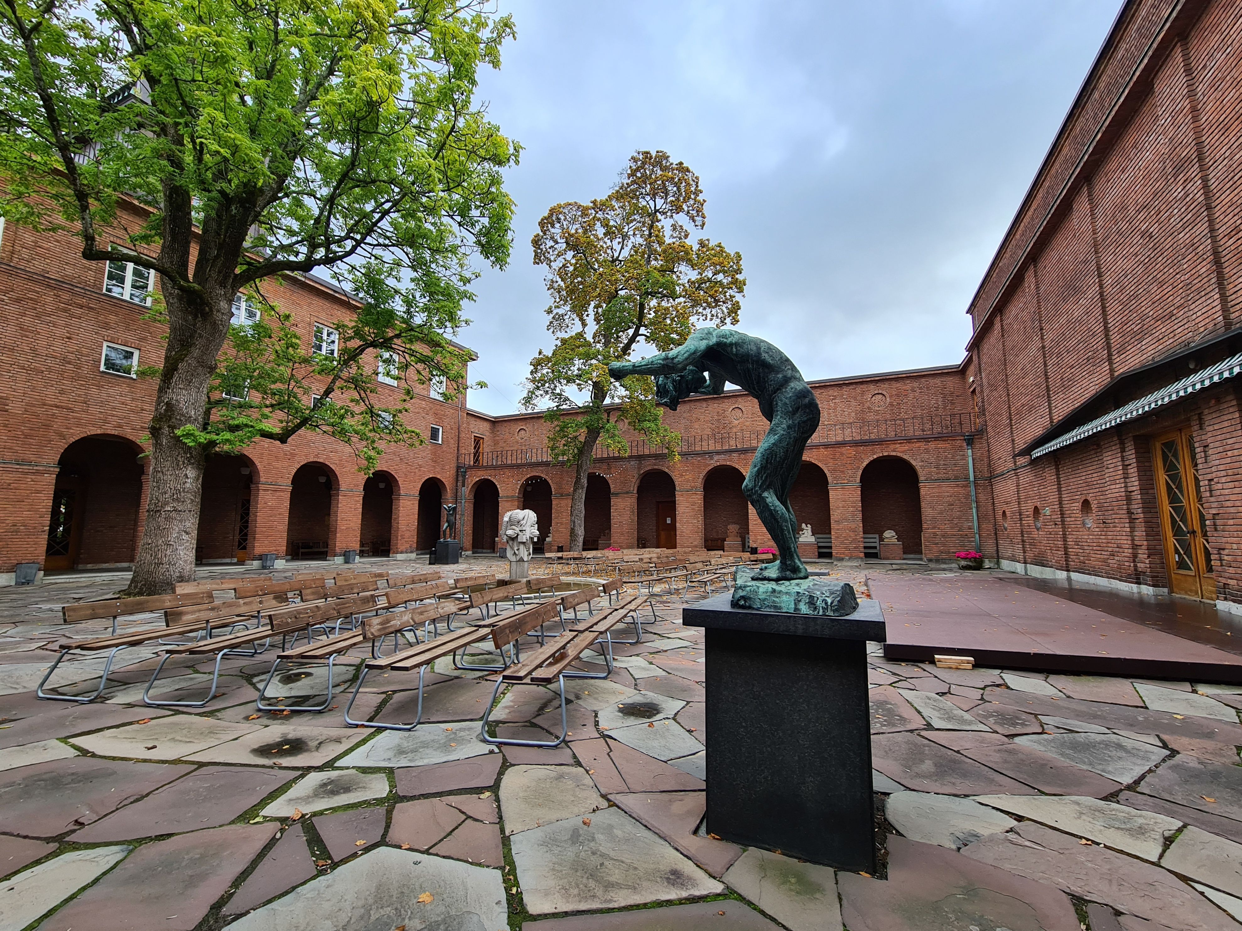 Bakgården.