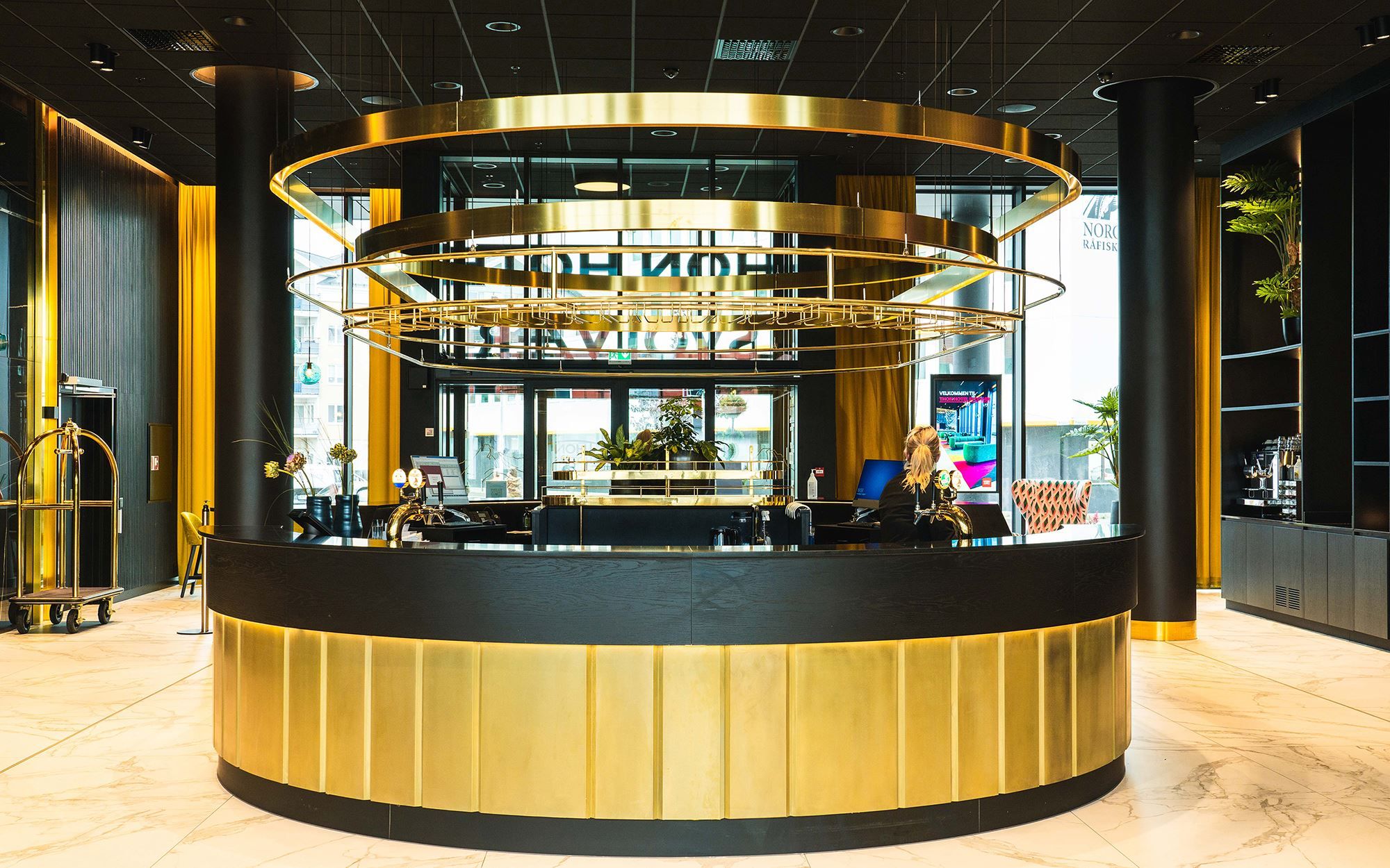 Resepsjon på Thon Hotel Svolvær