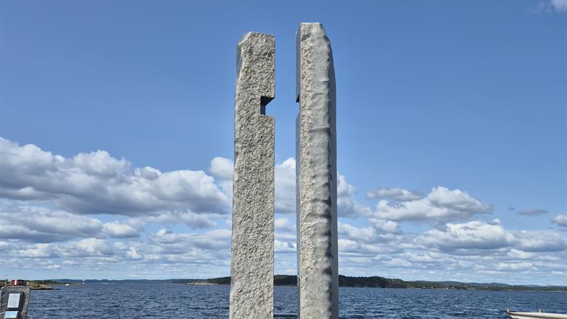 Nesjar monumentet i Helgeroa