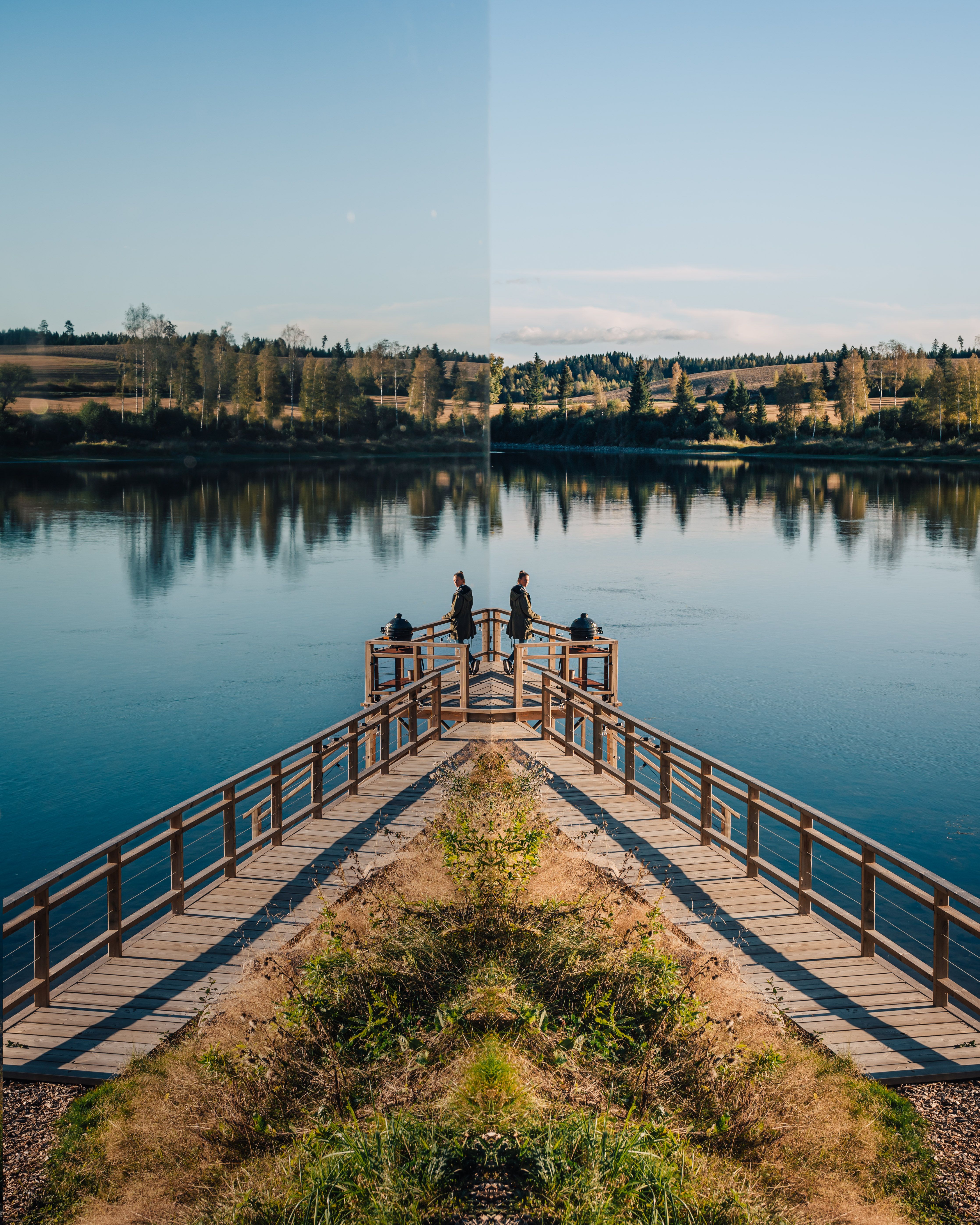 Utsiktsbilde over bryggeanlegg ved elven