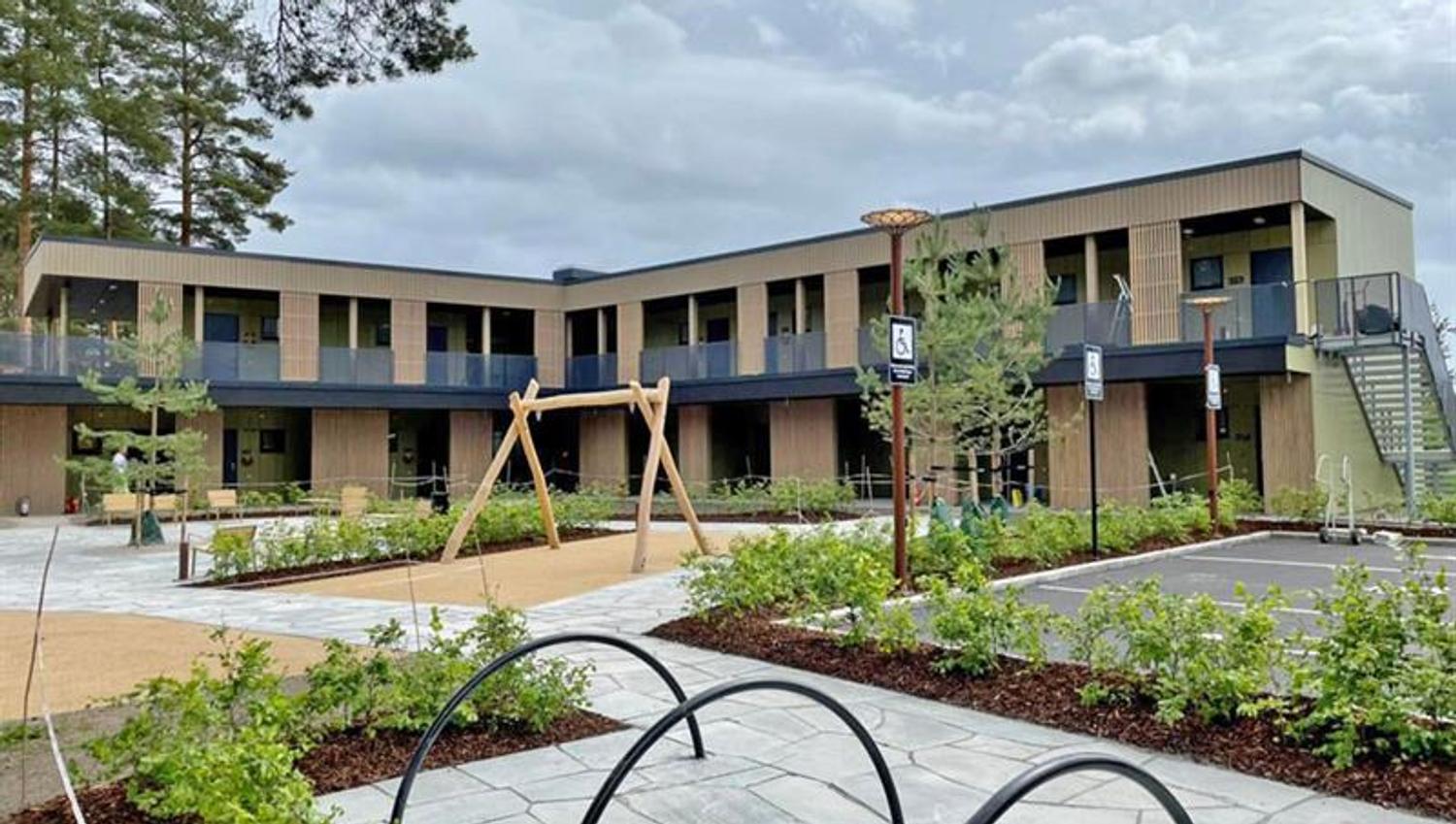 The newly built Hotell fritidsparken from the outside with a playground
