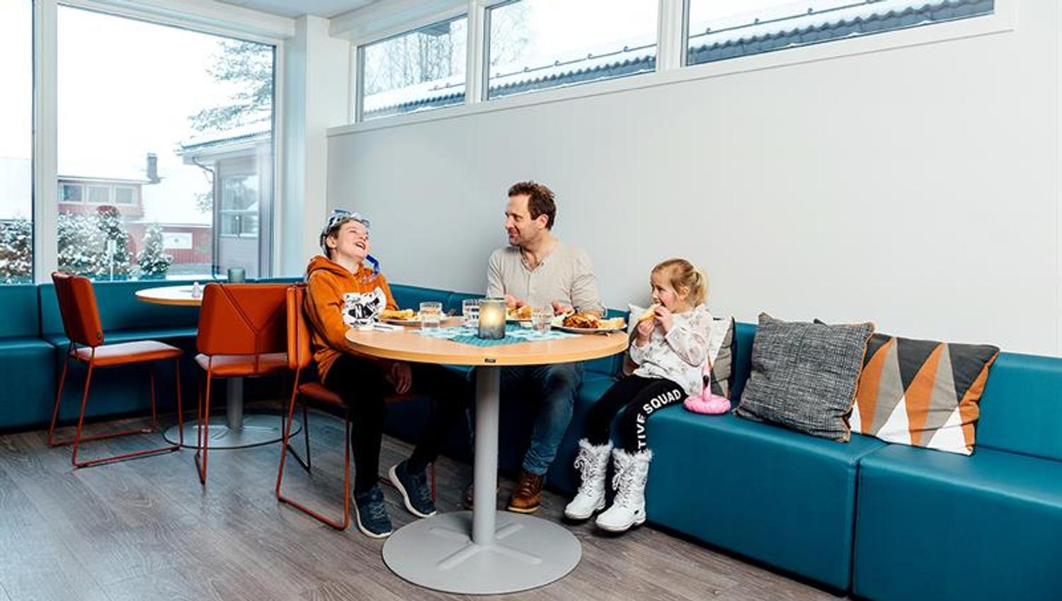 family eating breakfast