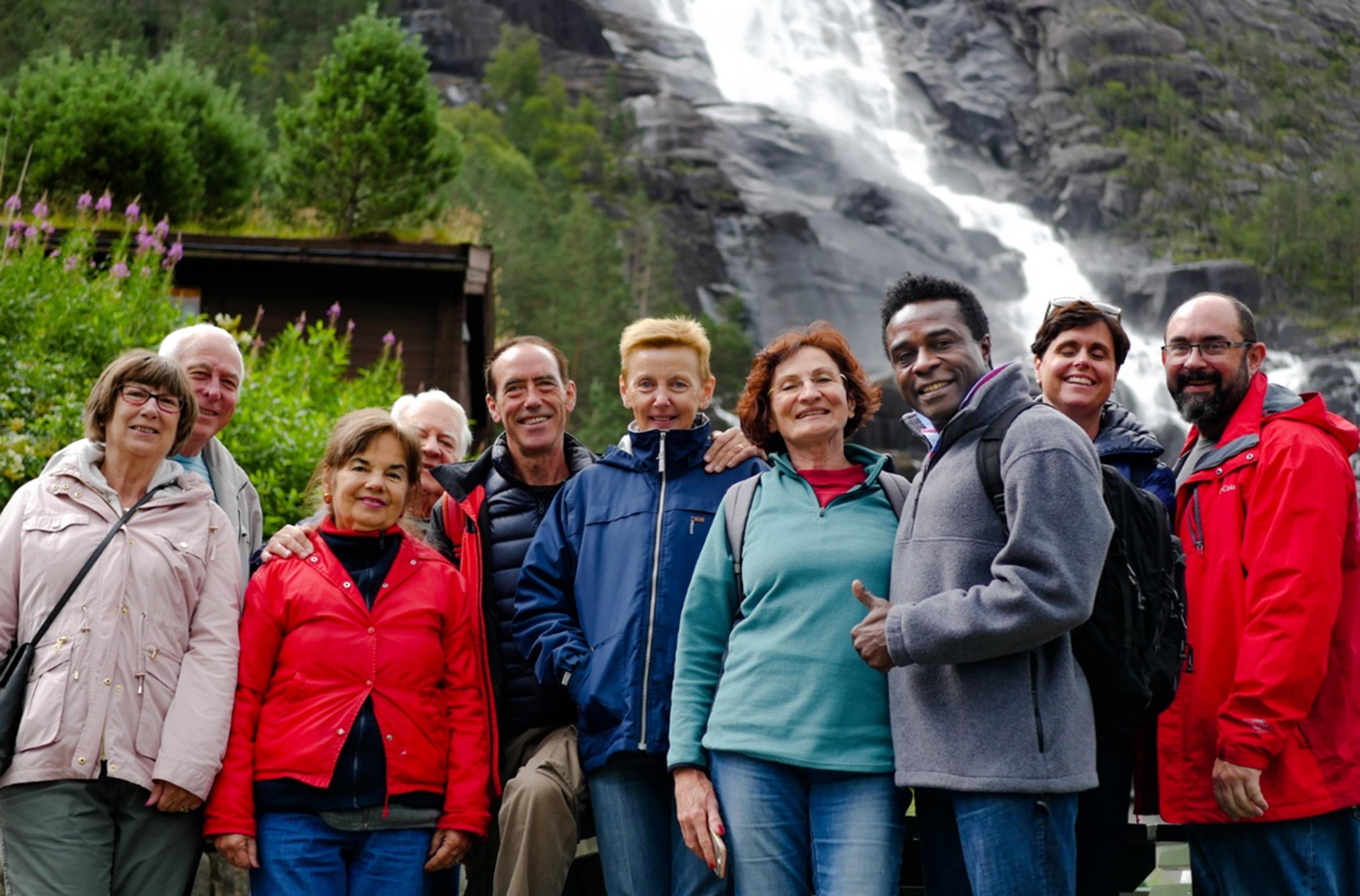 Experience the Åkrafjord and Langfoss waterfall on a bus tour with a local guide - Fiordos Noruegos