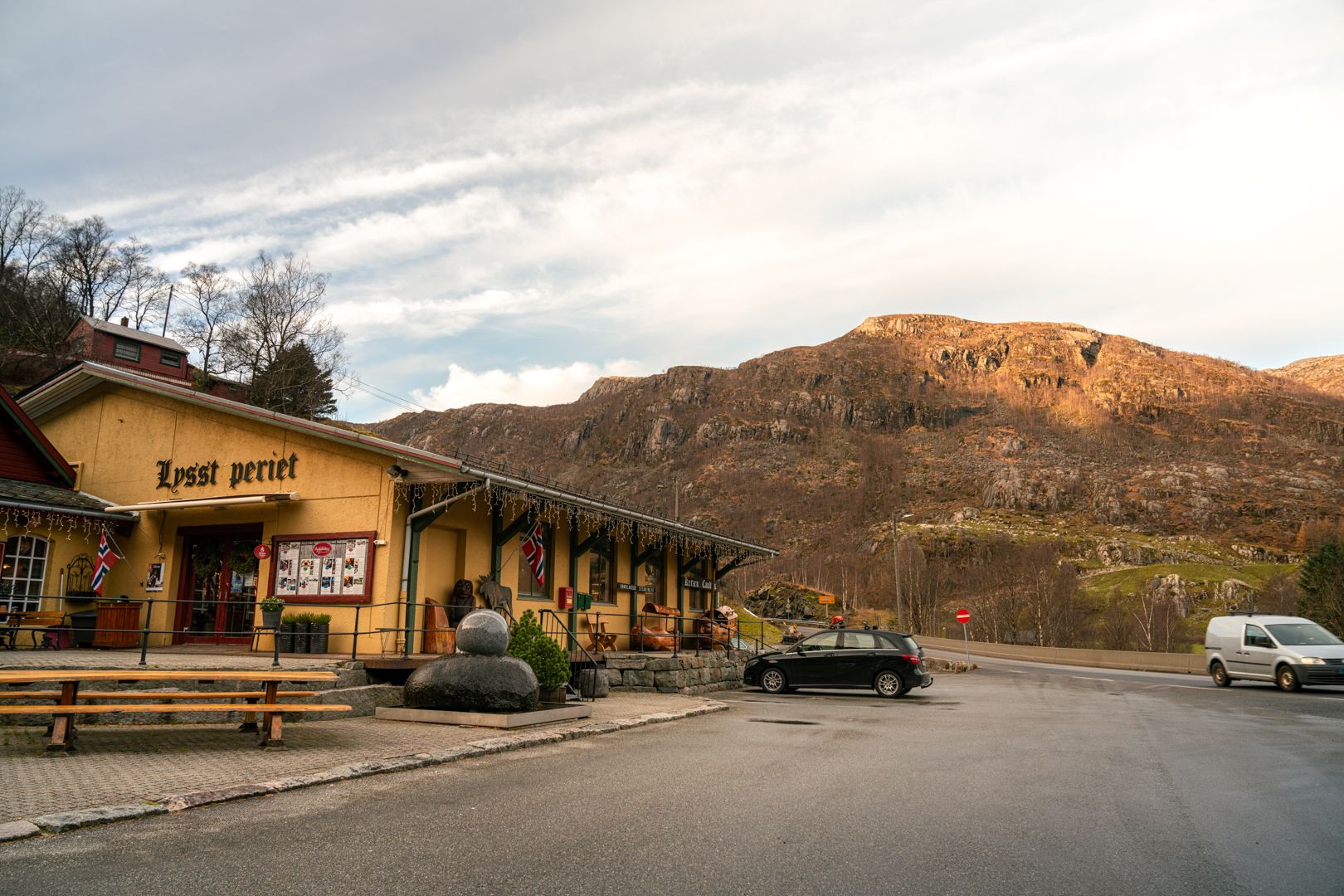 Byrkjedalstunet is a nice stop along the way