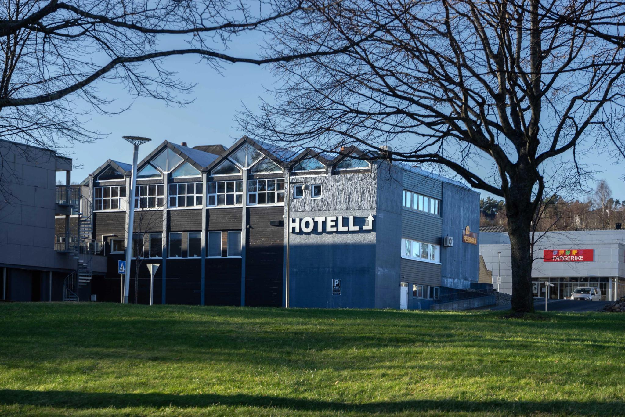 Husnes Sentrum Hotell i sentrum av Husnes, eit perfekt utgangspunkt for å oppleve Hardanger.