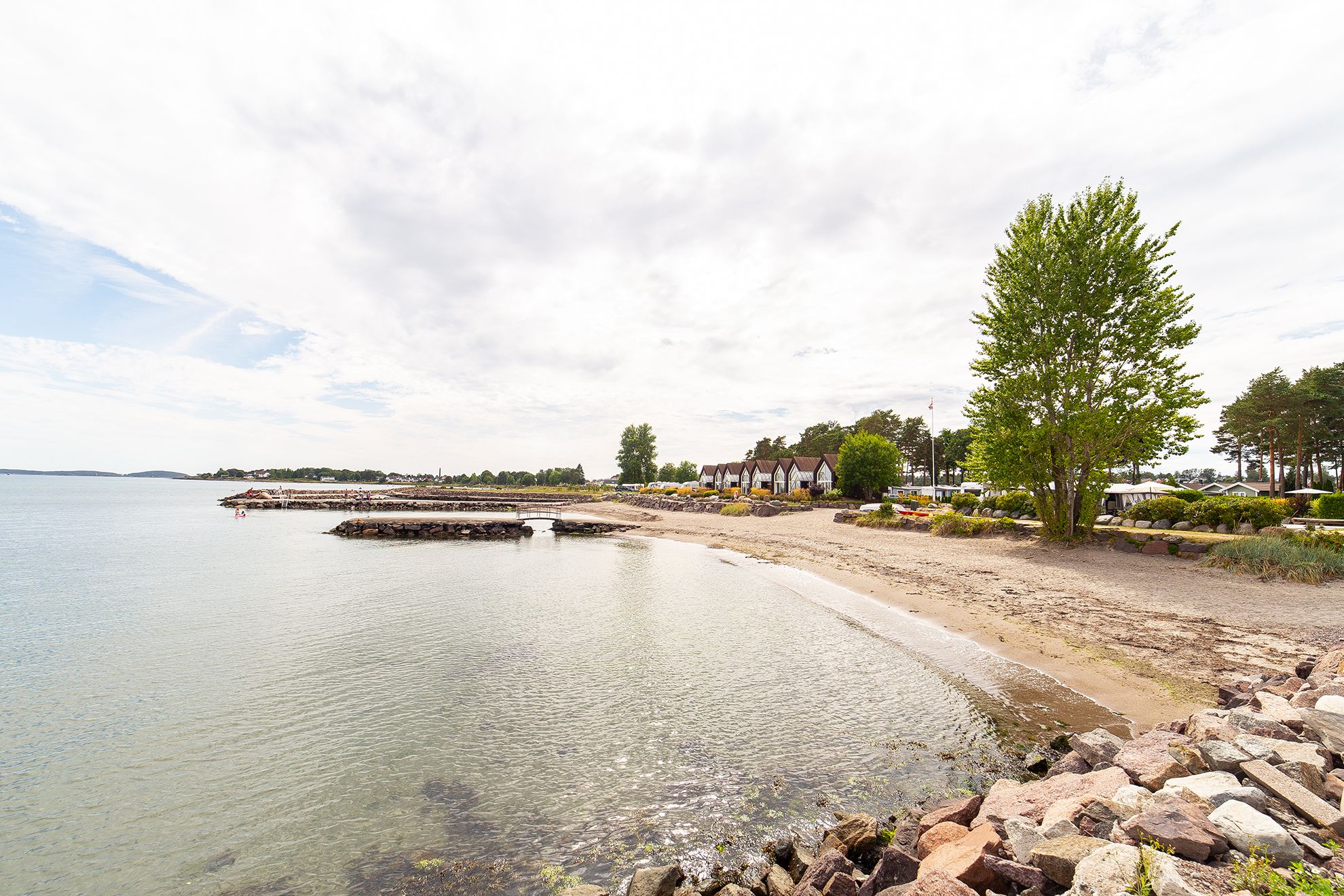 Egen strand på Furustrand hytter og camping
