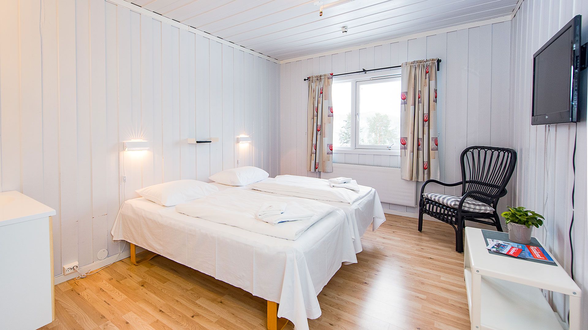 soverom med felles bad på Austbø Hotel