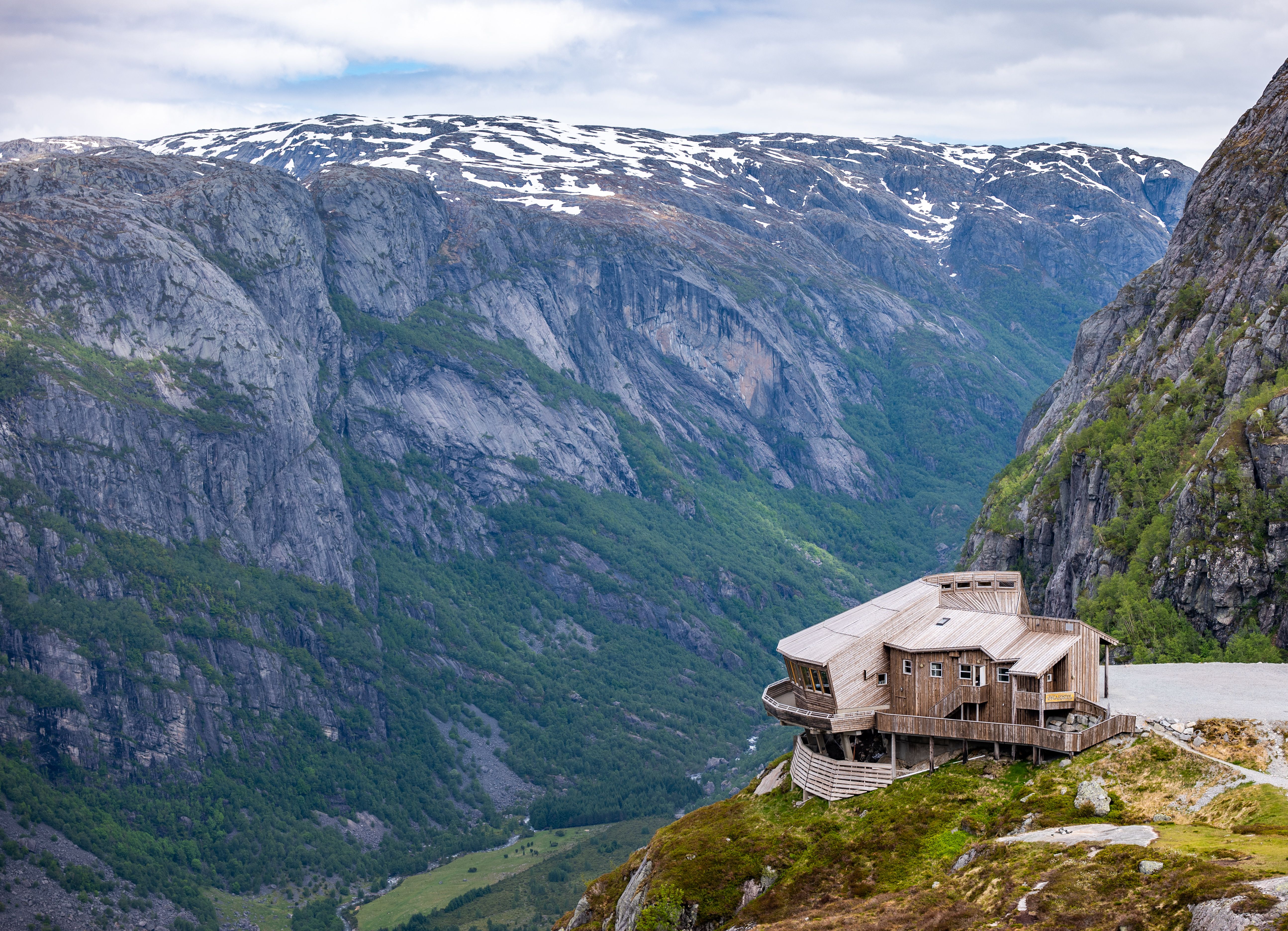 Øygardstol markerer starten på turen til Kjerag