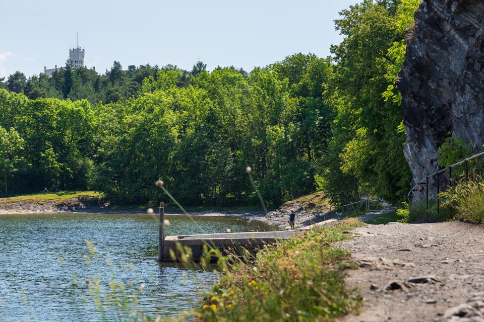 Walking path at Bygdøy with Oscarsborg in the background