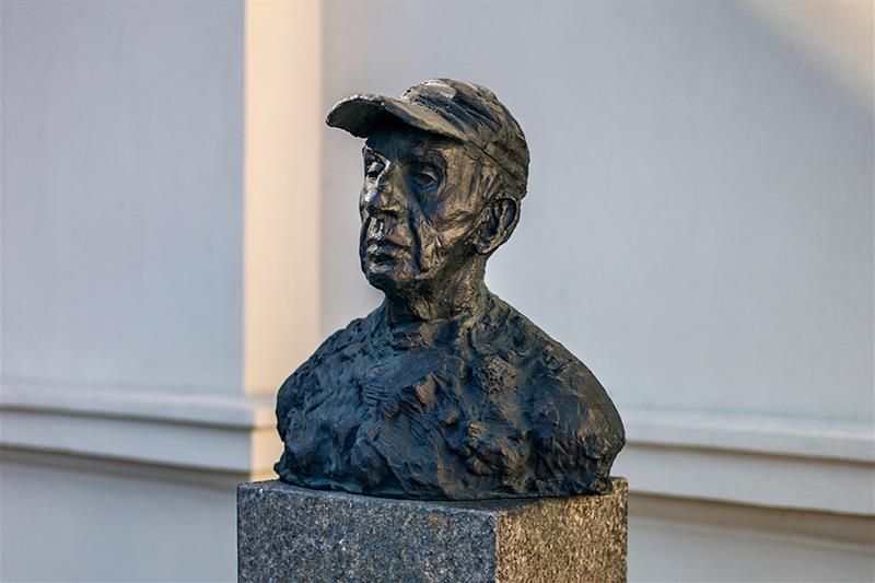 Bust of Tore Bjørn Skjølsvik