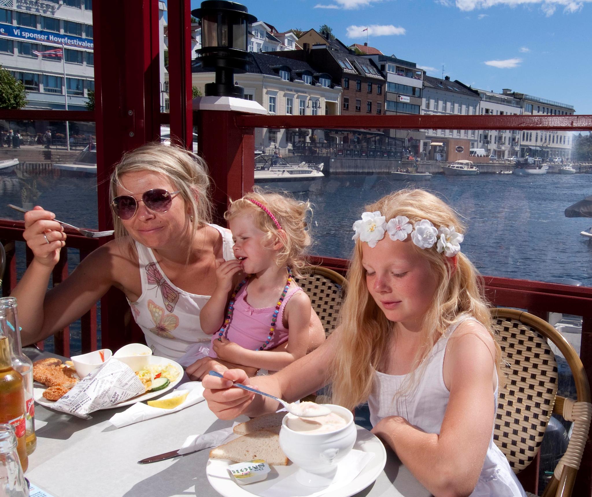 Uteservering på Fiskebrygga Pub & Vinstue