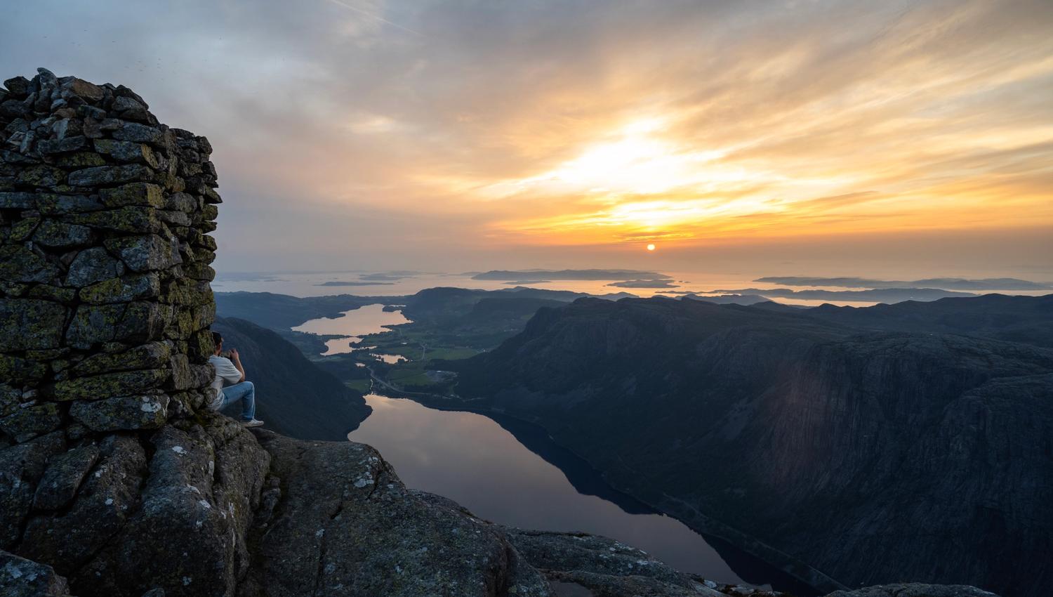 Spectacular views from Reinaknuten