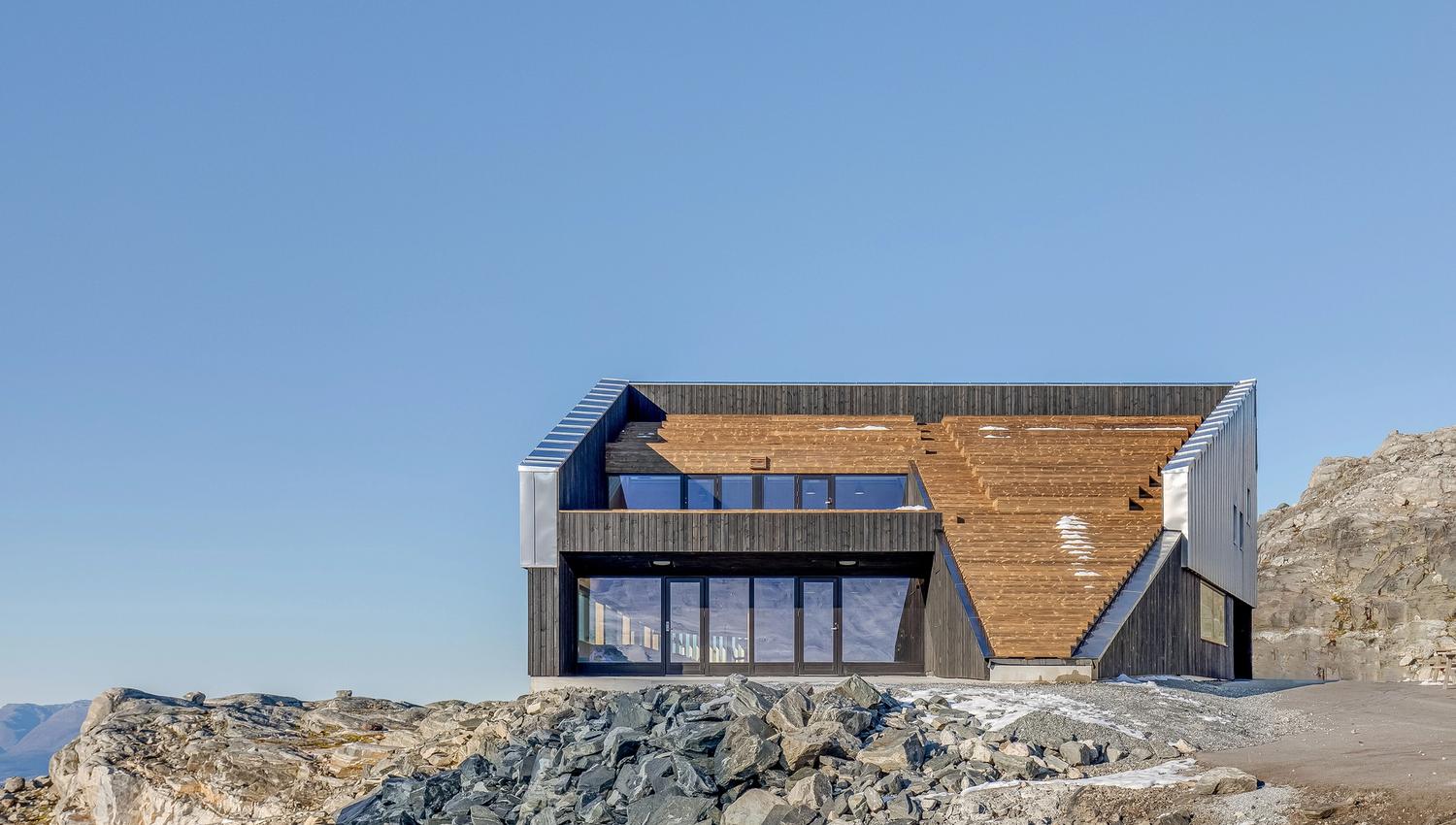 The front of Fonna1199, with staircase steps designed to take advantage of the spectacular view over Folgefonna