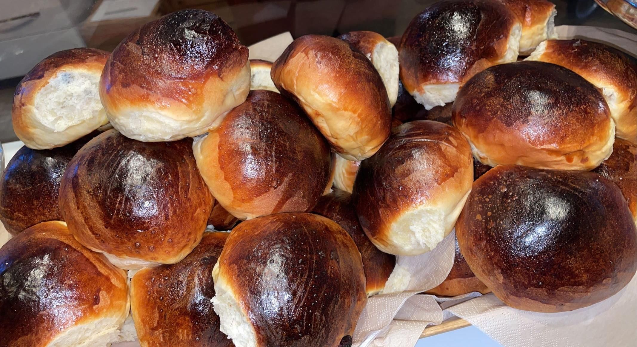 You can enjoy the best buns in town at Cafe Hjerteknekten