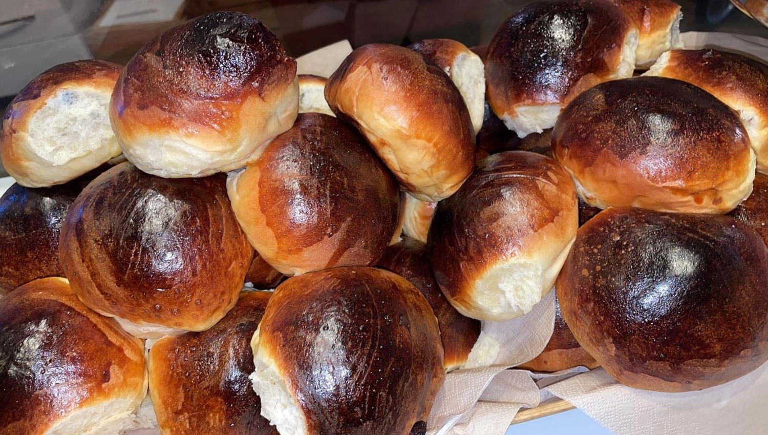 You can enjoy the best buns in town at Cafe Hjerteknekten