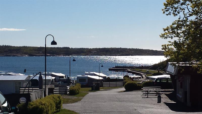 Gå-vei ved campingplassen, utsikt over havet