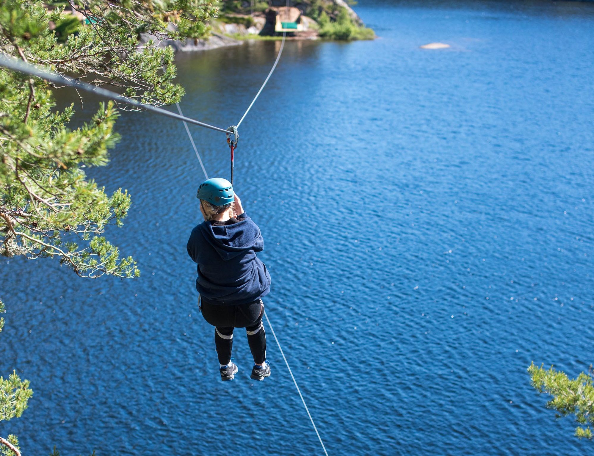 Klatreskogen zip line over Otra