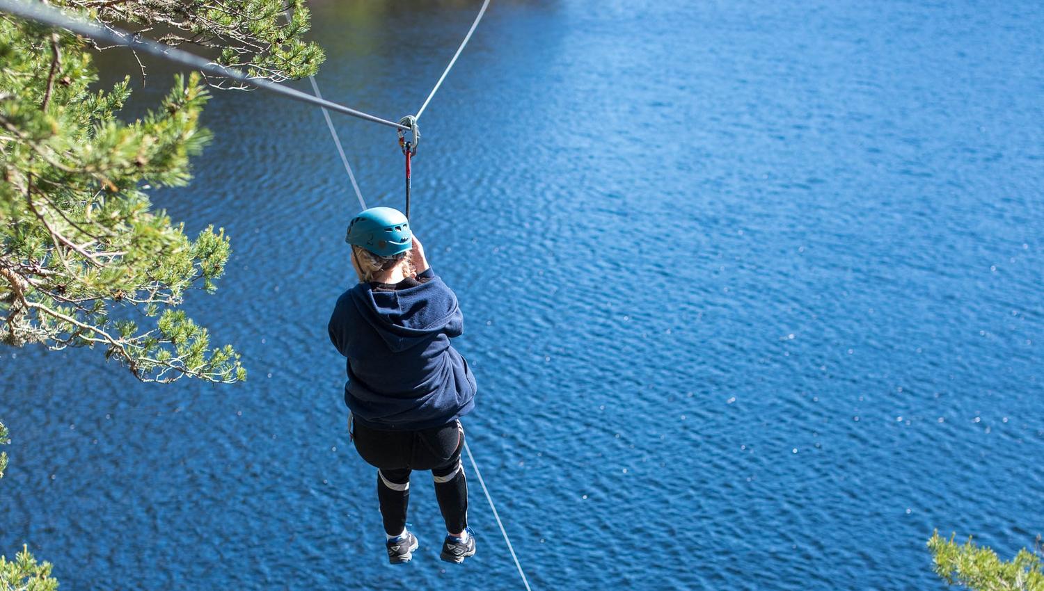 Klatreskogen zip line over Otra