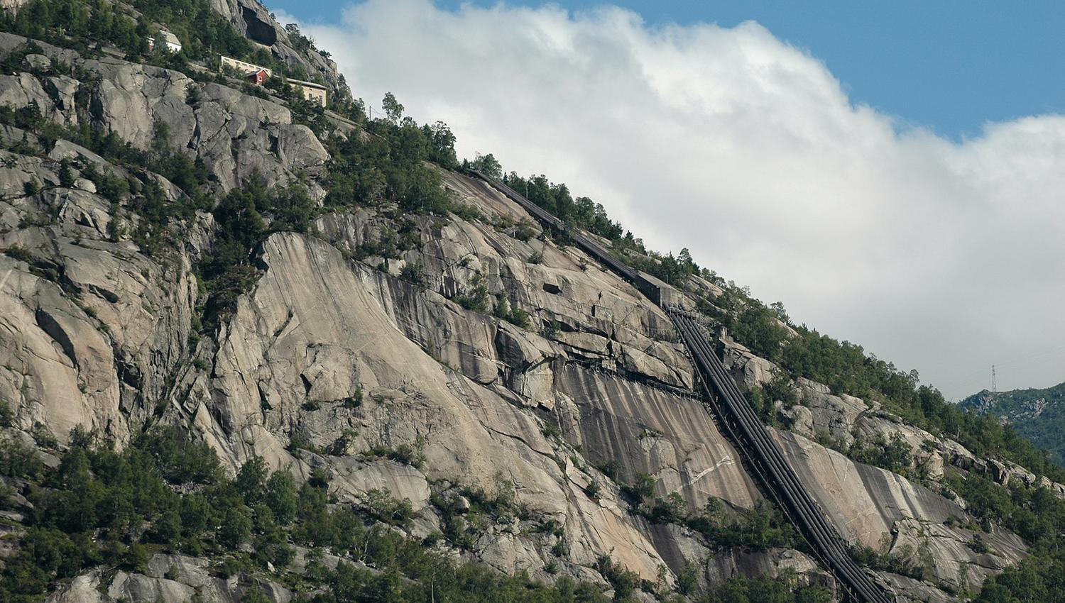 Dei imponerande rørledningane frå Lilletopp, ein viktig del av vasskrafta i Hardanger.