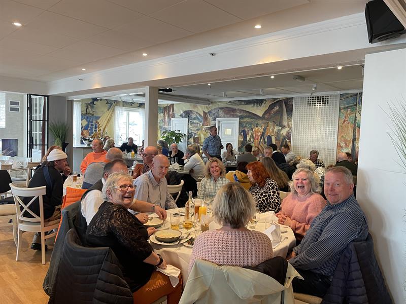 Restaurant med gjester