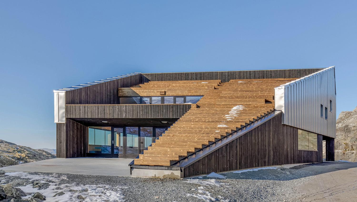 Outdoor stairs at Fonna1199 leading to a lookout point with breathtaking views of Folgefonna