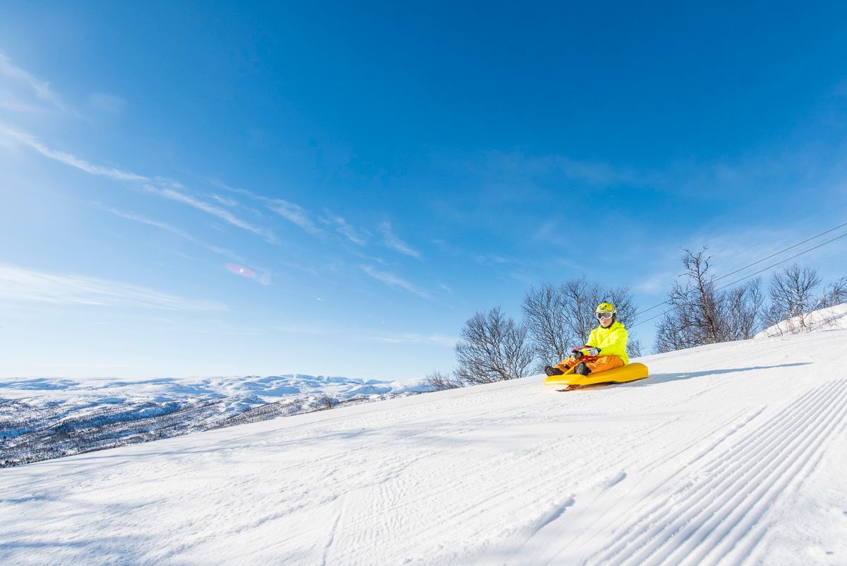 I kjelkebakken hos Skarslia Ski- og akesenter