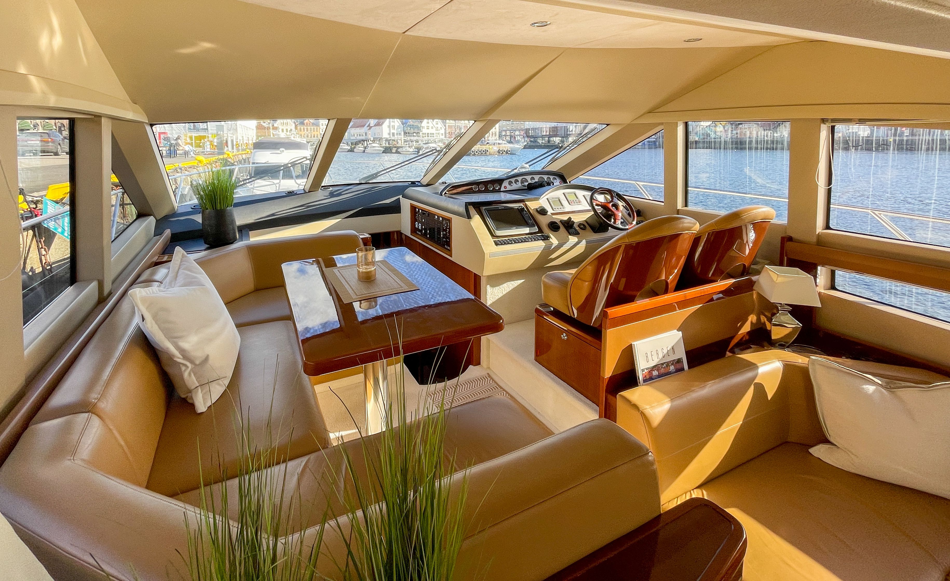 Private yacht cruise in the Bergen area, inside the salon