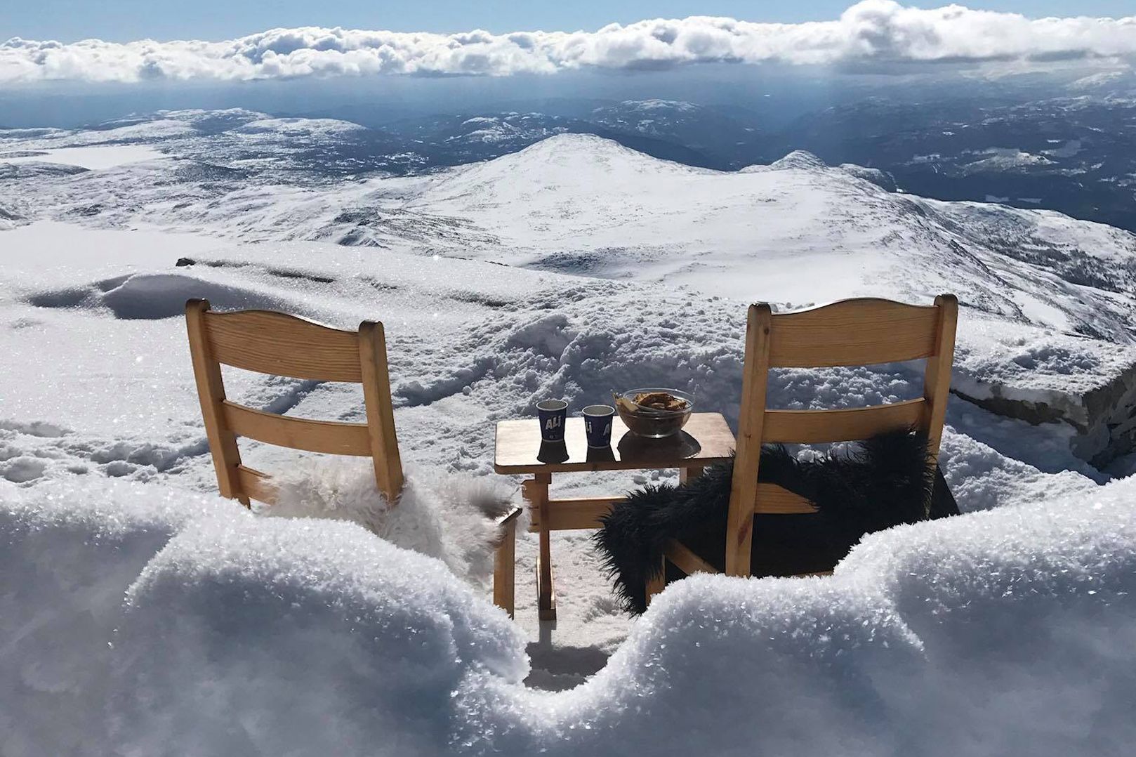 Flott utsikt fra Gaustatoppen Turisthytte